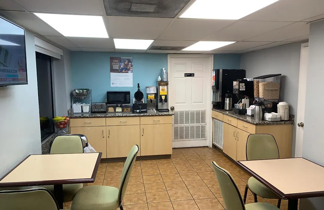 Super 8 By Wyndham Austin Downtown/Capitol Area-1